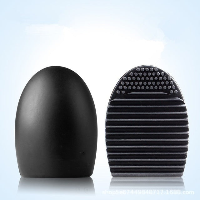 Silicone Wash Egg Make-up Brush Wash Artifact - Black makeup brush cleaning device with textured ridges for effectively washing and cleaning makeup brushes.