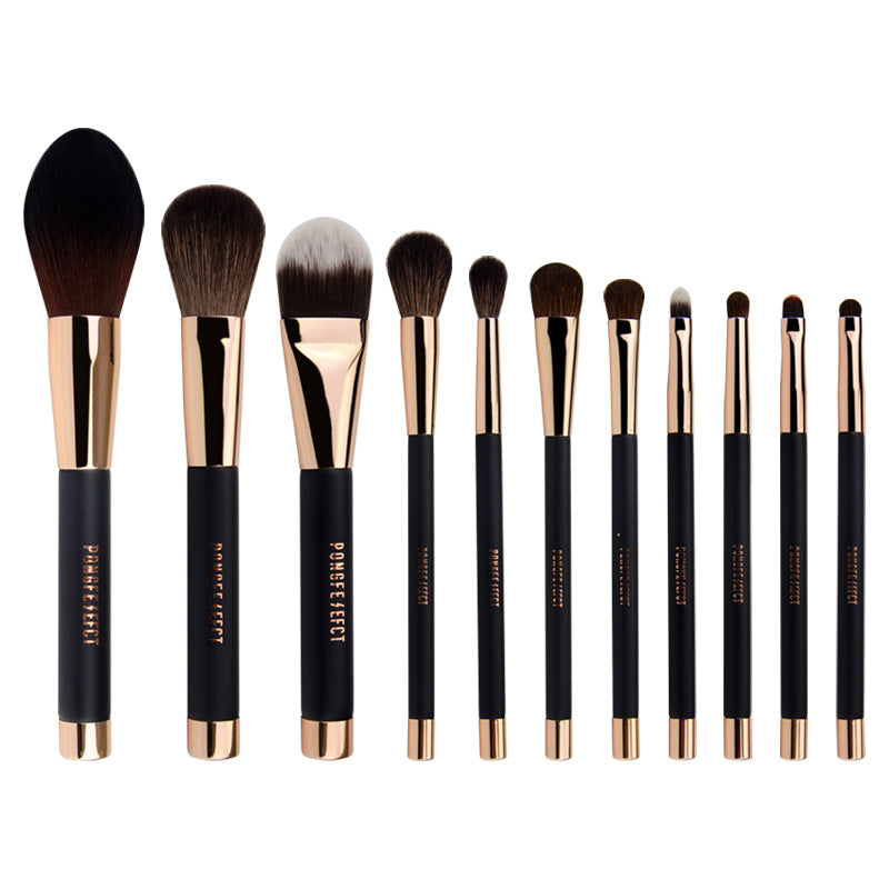 Fashion Magnet Makeup Brush Real Hair Set - A high-quality set of makeup brushes made with real hair for professional-level application.