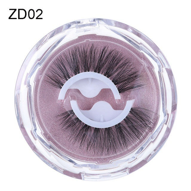 Captivating Floral Eyelashes with Natural Curl